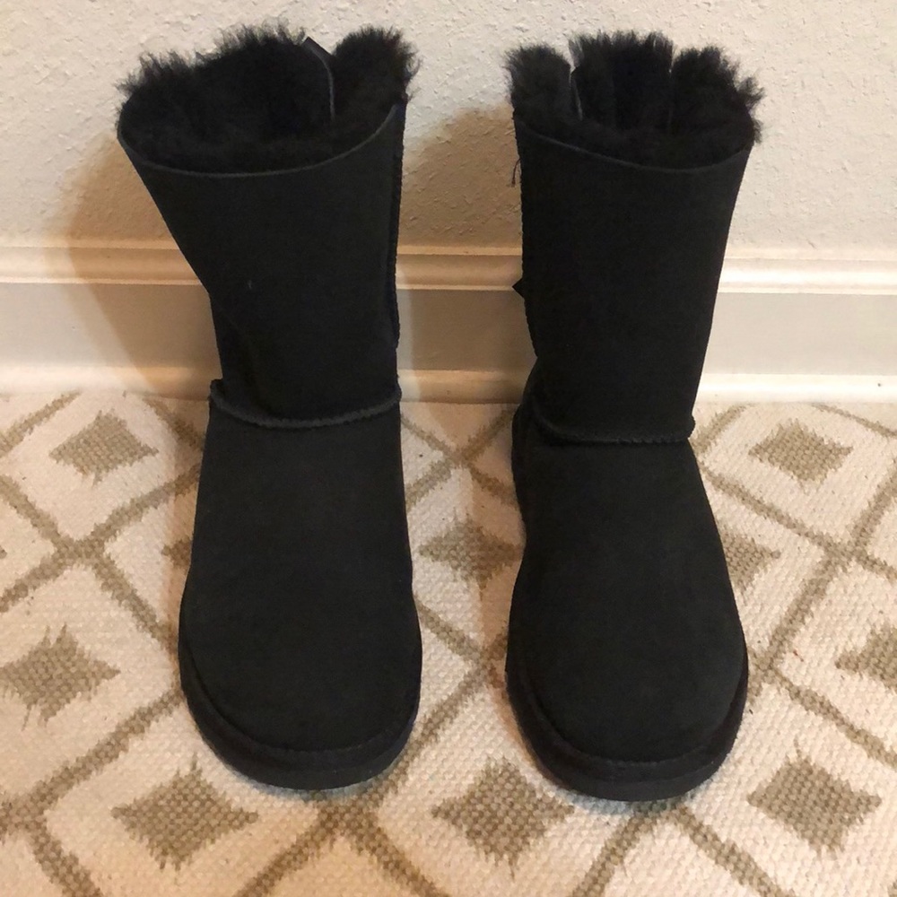 Short black Uggs